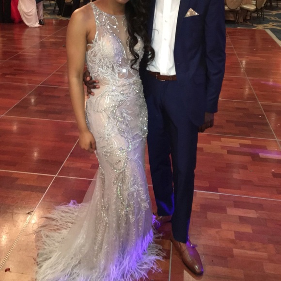 PROM DRESS - Picture 2 of 4